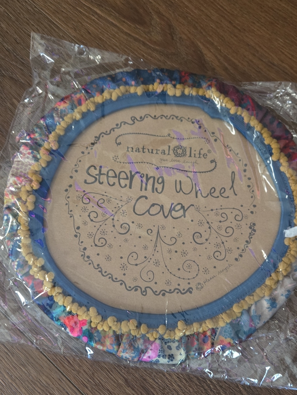 NWT NATURAL LIFE STEERING WHEEL COVER.. #8199